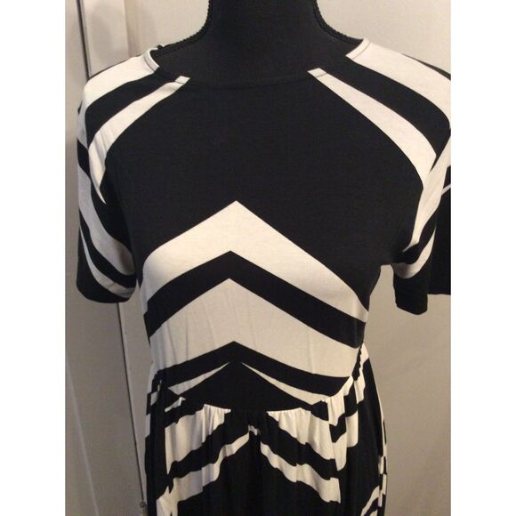 Asos Black and White Size 8 Dress Short Sleeve Midi Chevron Stripes - Picture 5 of 5